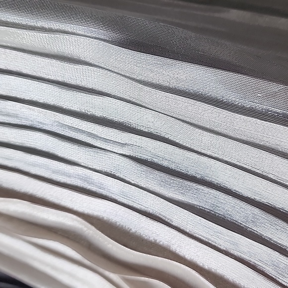 St John Couture Pleated midi Metallic Tri Tone Silk Dress - Picture 5 of 11